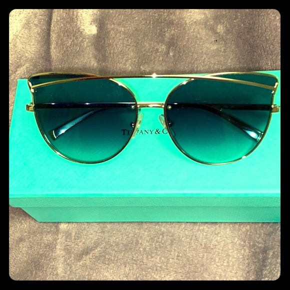 🩵Tiffany Cat Eye Sunglasses❄️ - Picture 3 of 6